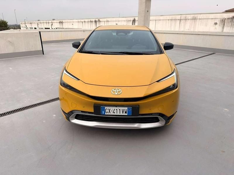 Usata Toyota Prius Lounge 151 CV (111 kW) 2025 Mustard Utilitaria