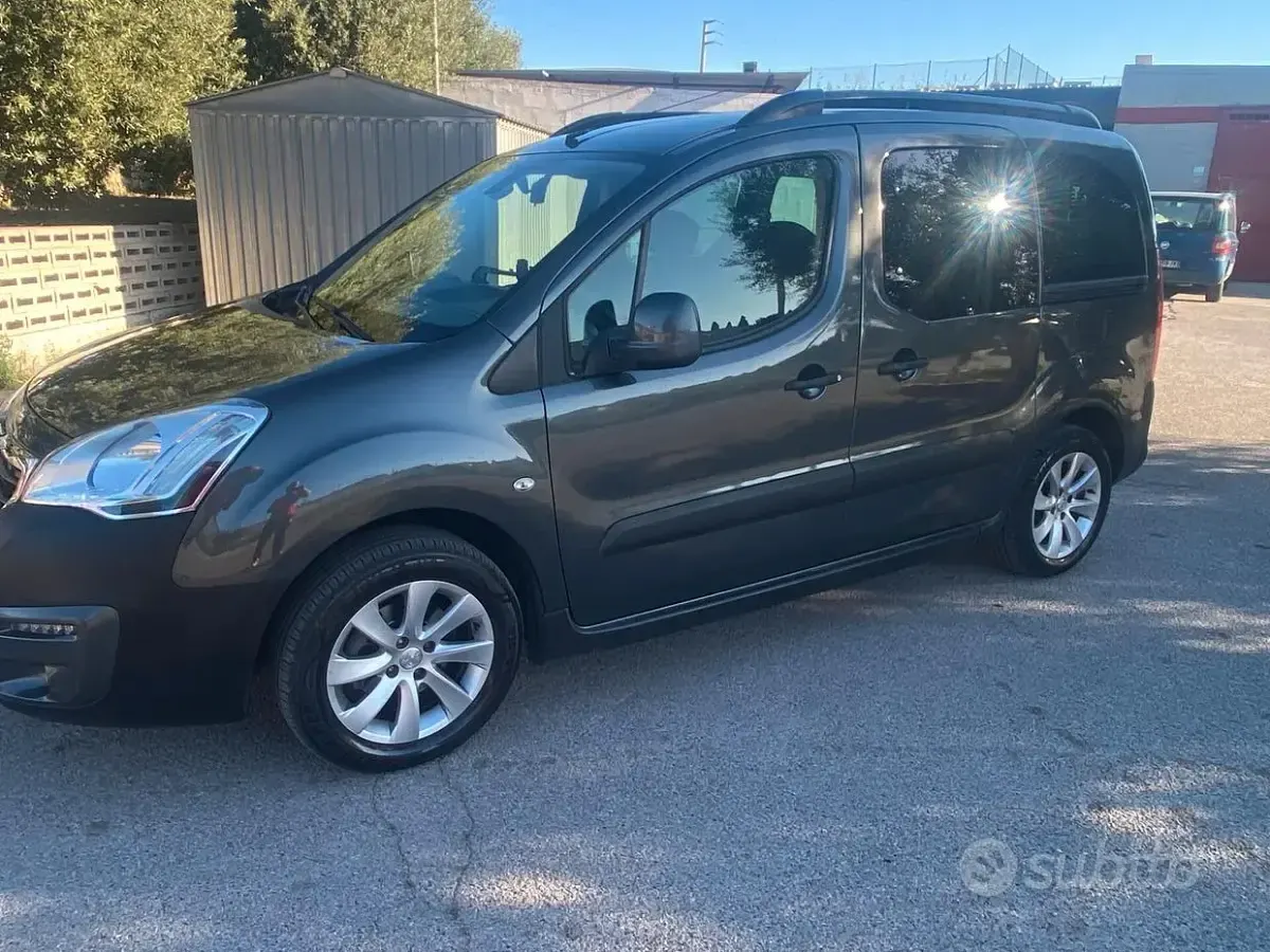 Usata Peugeot Partner Tepee Outdoor 99 CV (72 kW) 2016 Verde Monovolume