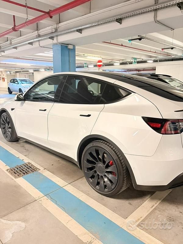 Usata Tesla Model Y Performance 392 kW (534 CV) 2022 Bianco SUV