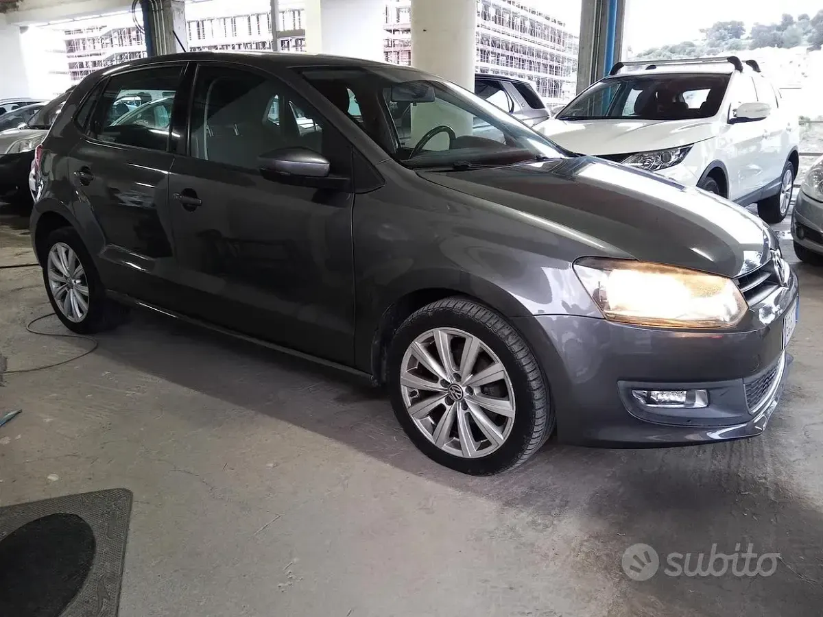 Usata VW Polo Highline 90 CV (66 kW) 2011 Grigio Utilitaria