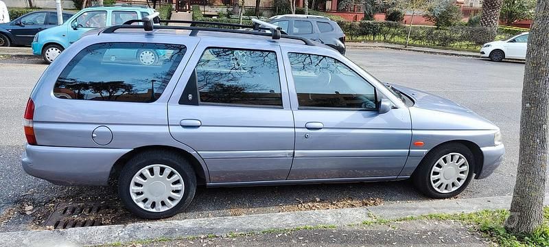 Usata Ford Escort Ghia 88 CV (64 kW) 1997 Grigio Station wagon