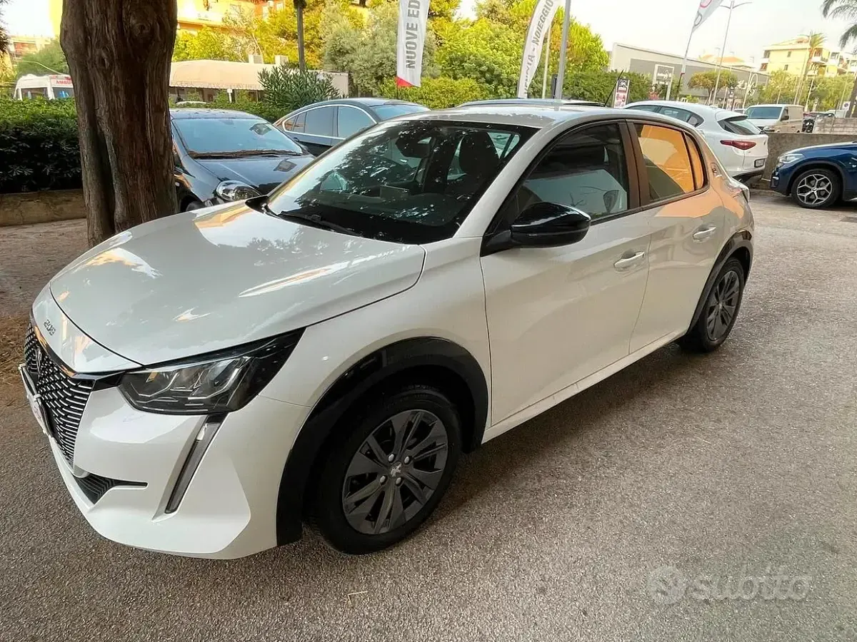 Usata Peugeot 208 Active 56 kW (77 CV) 2022 Bianco Utilitaria