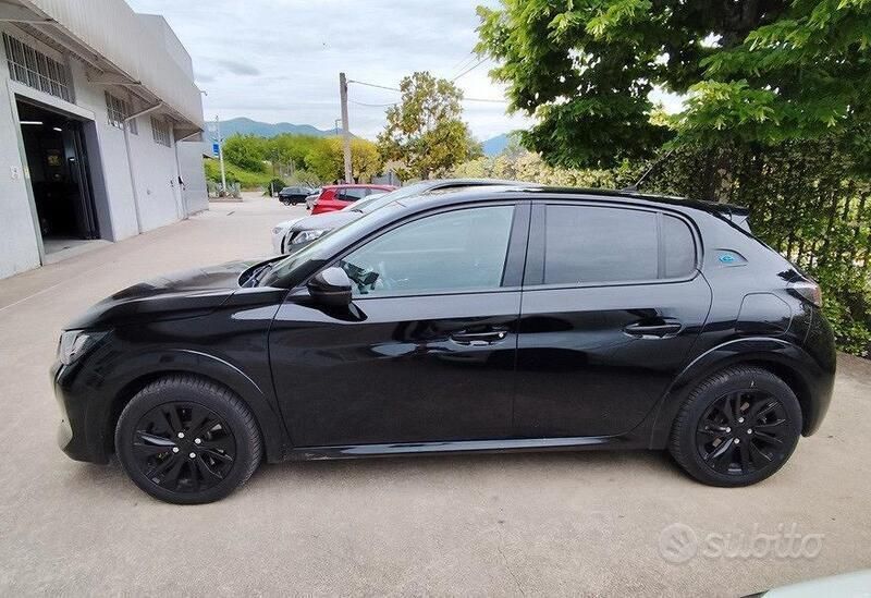 Second-hand Peugeot e-208 57 kW (78 CP) 2022 Negru Hatchback