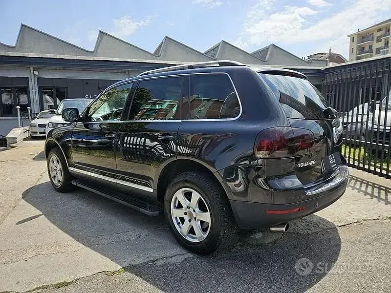 Usata VW Touareg 174 CV (127 kW) 2005 Nero SUV