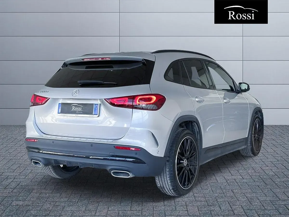 Usata Mercedes GLA180 Premium 116 CV (85 kW) 2023 Grigio chiaro metallizzato SUV