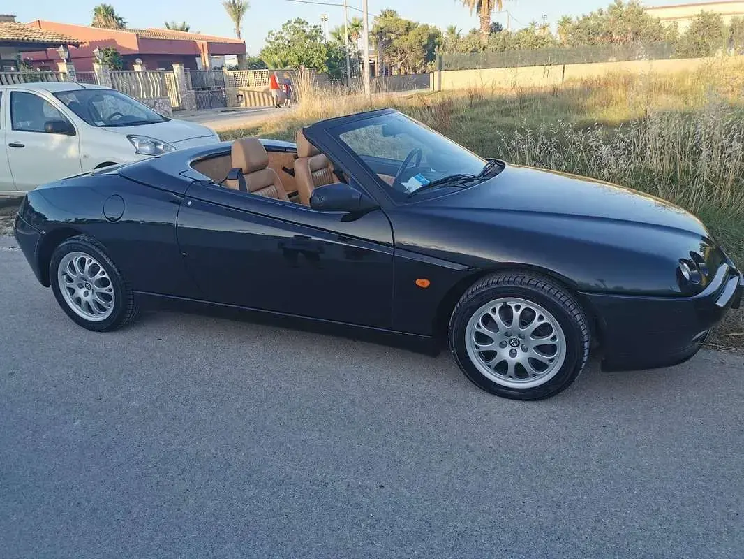 Usata Alfa Romeo Spider 155 CV (114 kW) 1998 Nero Cabrio