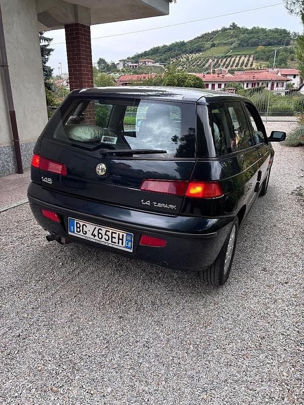 Usata Alfa Romeo 145 103 CV (75 kW) 2000 Blu Utilitaria