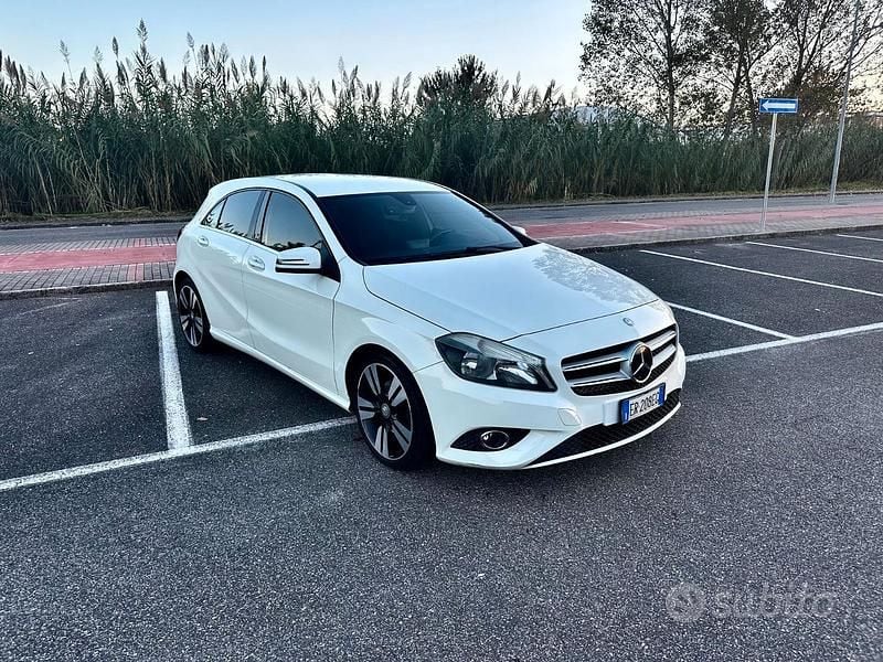Bianco Usata 2013 Mercedes A180 Premium Tre volumi | 6990 € (Super prezzo) - Immagine 1/4