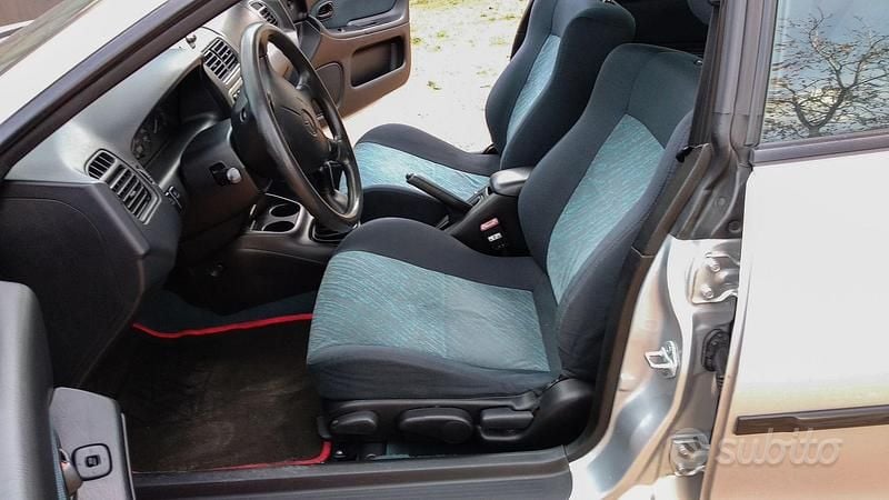 Usata Mazda 323F 1999 Berlina