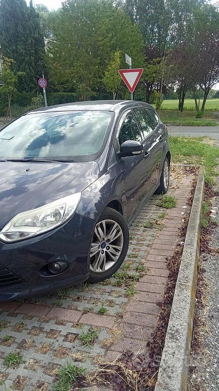 Usata Ford Focus 125 CV (91 kW) 2012 Verde Station wagon