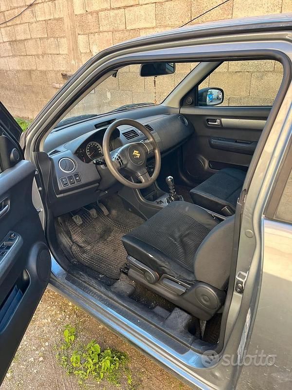 Usata Suzuki Swift 70 CV (51 kW) 2007 Grigio Utilitaria