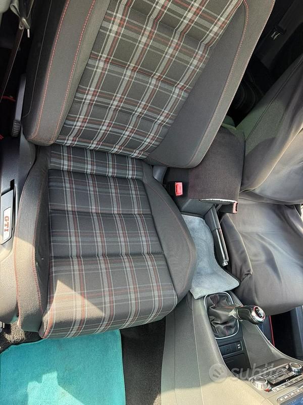 Usata VW Golf VI GTI 211 CV (155 kW) 2010 Utilitaria