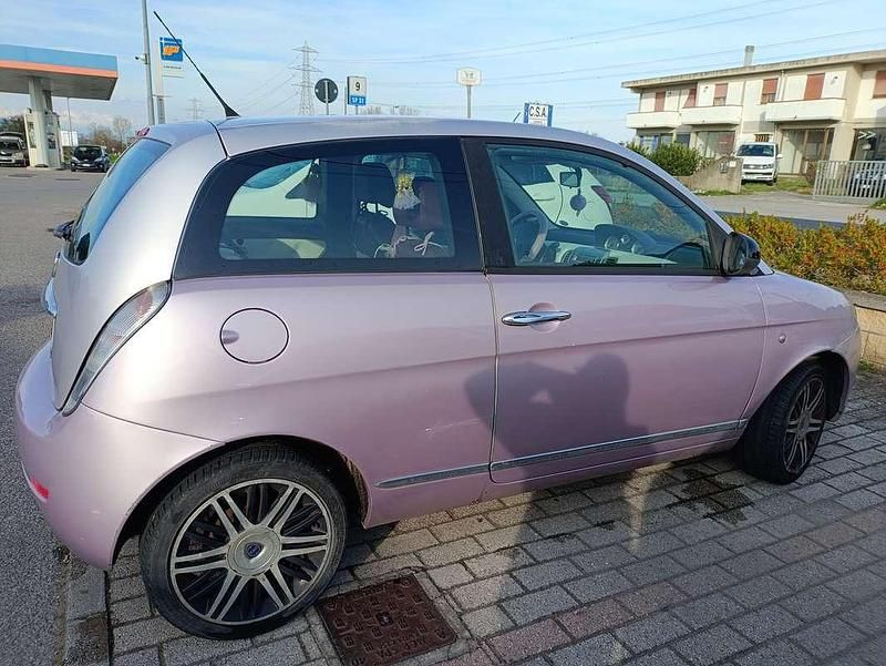 Usata Lancia Ypsilon 80 CV (58 kW) 2010 Lilla Utilitaria