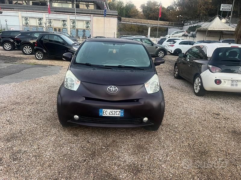 Usata Toyota iQ Sol 68 CV (50 kW) 2010 Nero Utilitaria