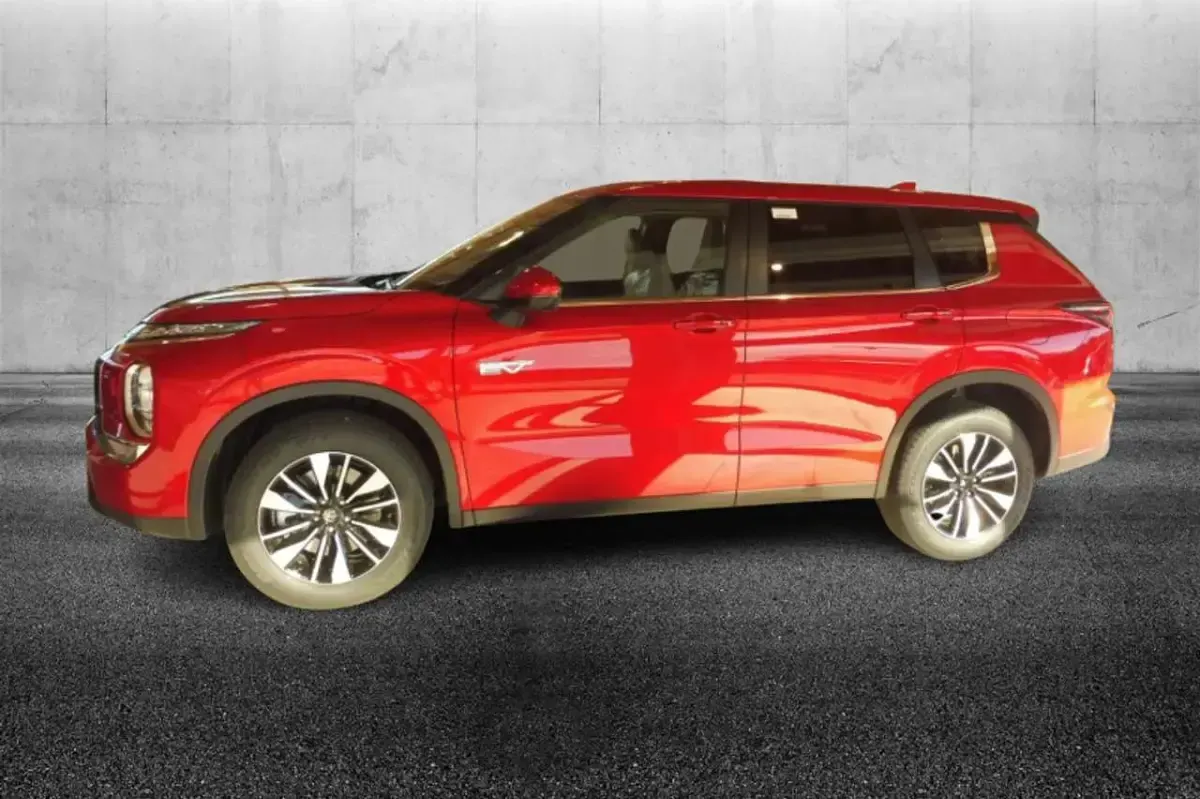 Nuova Mitsubishi Outlander P-HEV 224 CV (164 kW) 2026 Rosso Station wagon