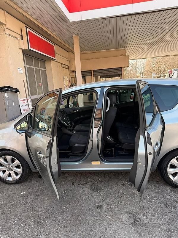 Usata Opel Meriva Design Edition 95 CV (69 kW) 2011 Grigio Monovolume