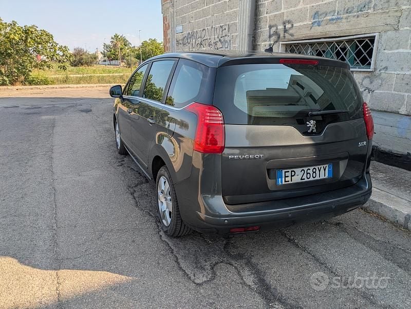 Usata Peugeot 5008 115 CV (84 kW) 2013 Grigio Monovolume