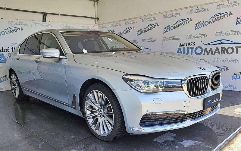 Usata BMW 750 Comfort Edition 450 CV (330 kW) 2017 Argento Berlina