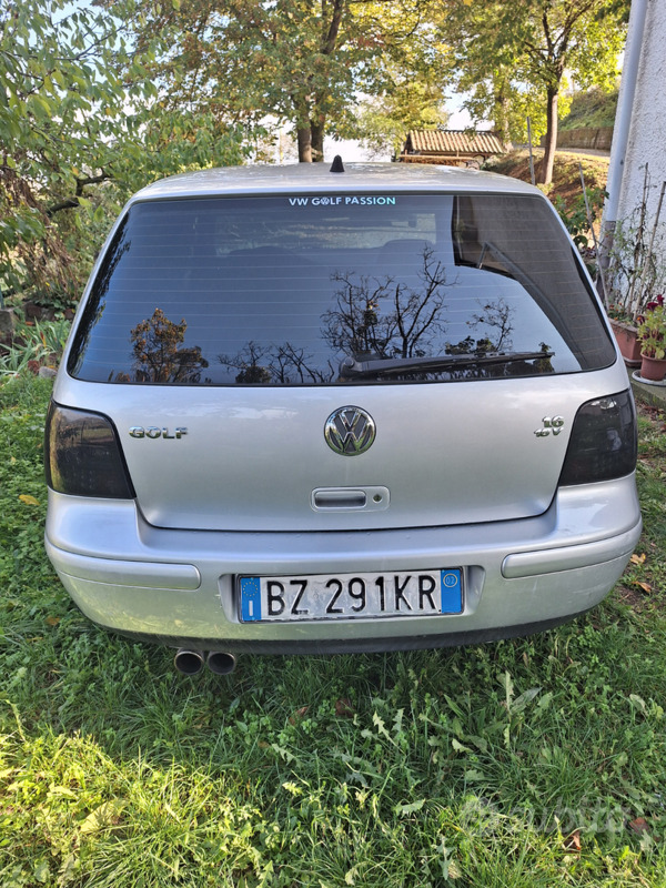 Usato 2002 VW Golf IV 1.6 Benzin 105 CV (3.000 €)