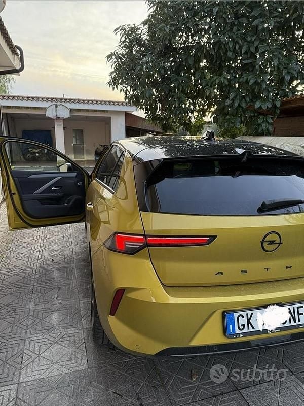 Usata Opel Astra 130 CV (95 kW) 2022 Giallo Berlina