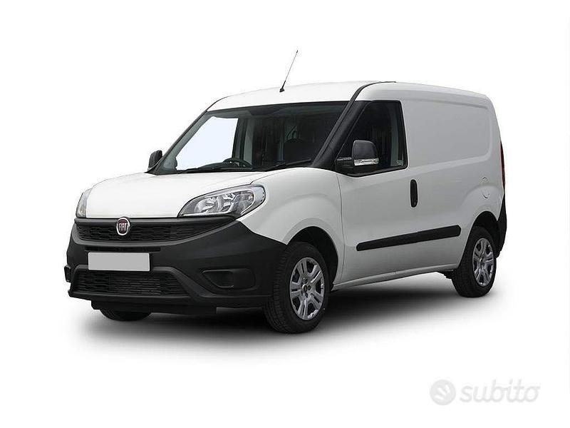 Usata Fiat Doblò Lounge 120 CV (88 kW) 2021 Bianco Monovolume
