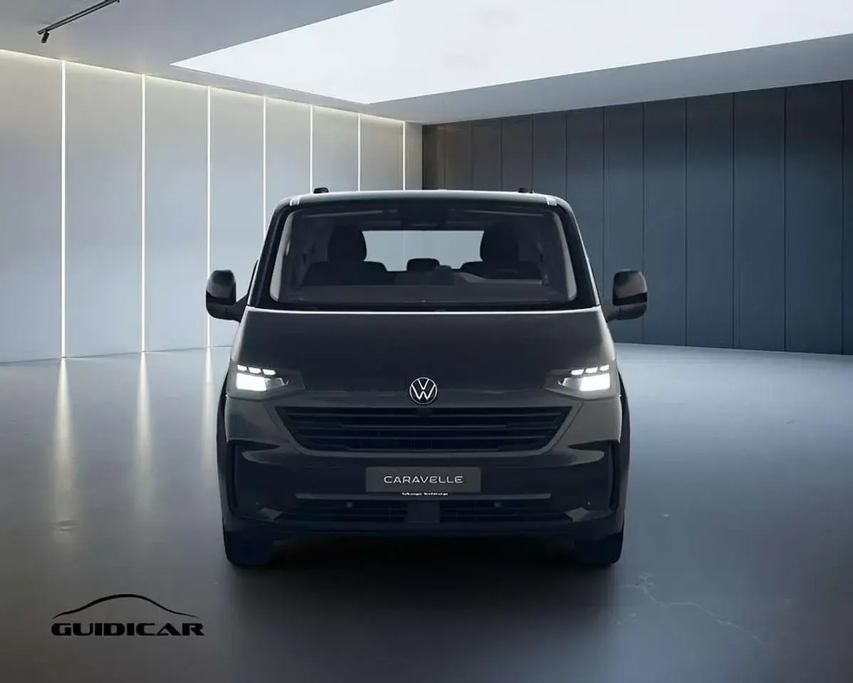 Nuova VW Caravelle Life 150 CV (110 kW) 2026 Midnight black metallizzato Furgone