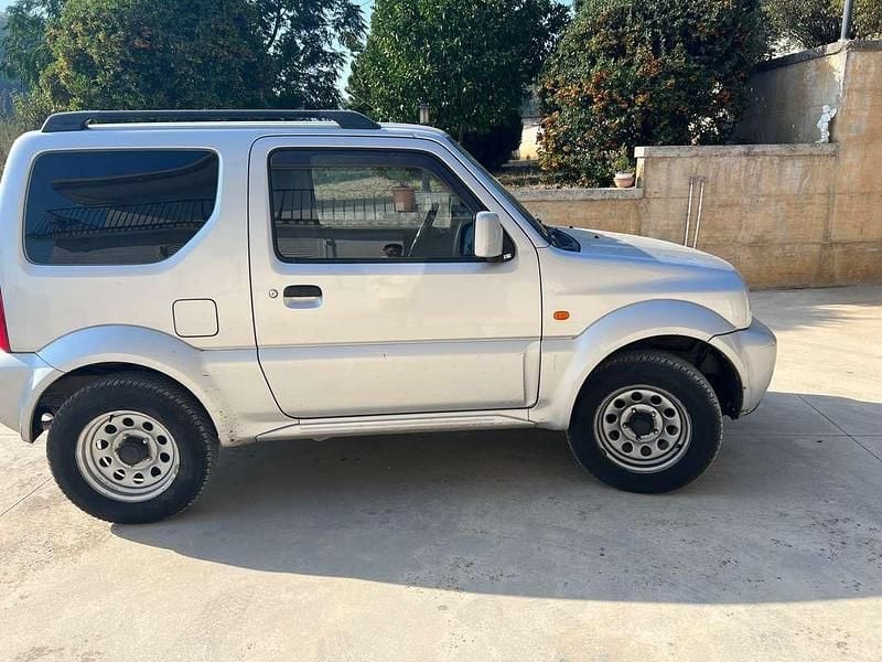 Usata Suzuki Jimny 86 CV (63 kW) 2010 Argento SUV