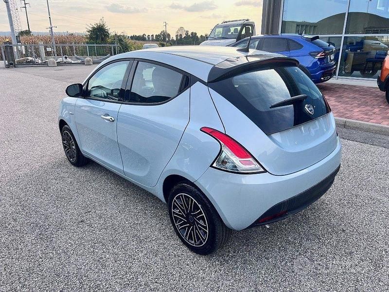 Usata Lancia Ypsilon S 69 CV (50 kW) 2024 Altro metallizzato Utilitaria
