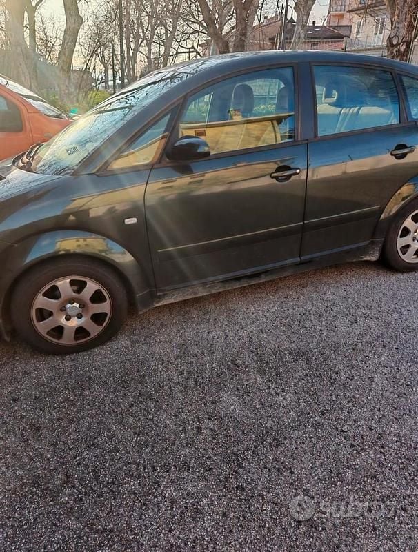 Usata Audi A2 75 CV (55 kW) 2003 Verde Utilitaria