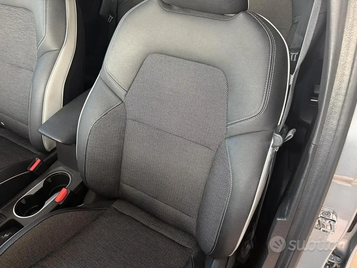 Usata Renault Captur Intens 101 CV (74 kW) 2020 Grigio SUV