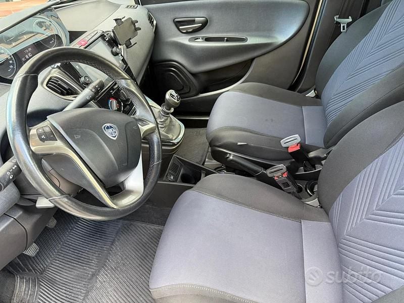 Usata Lancia Ypsilon 69 CV (50 kW) 2022 Bianco Utilitaria