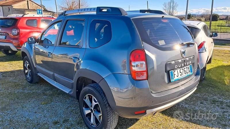 Usata Dacia Duster Lauréate 115 CV (84 kW) 2017 Grigio SUV