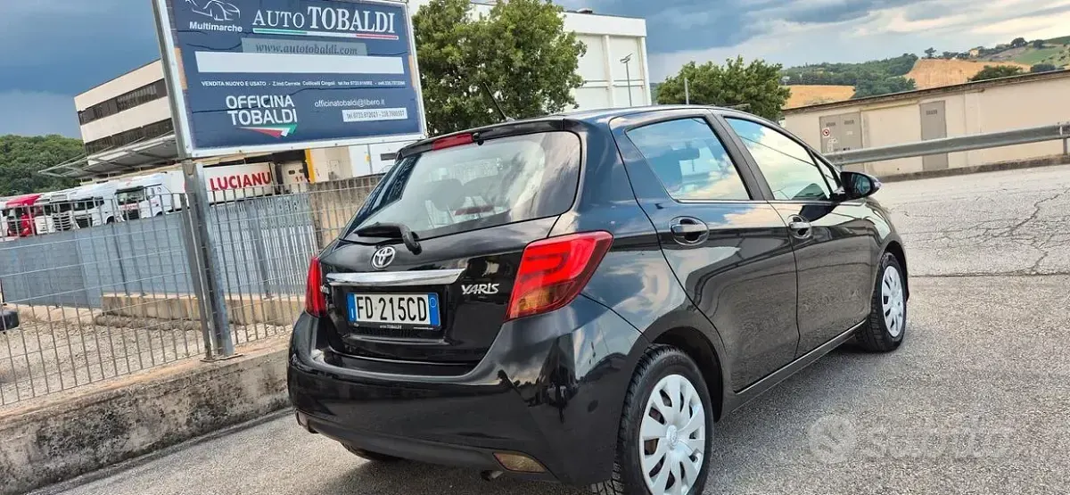 Usata Toyota Yaris 69 CV (50 kW) 2016 Grigio Berlina