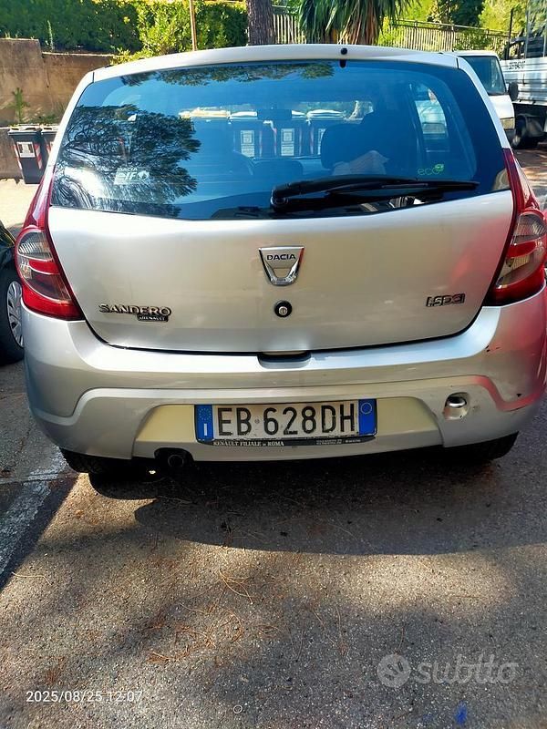 Usata Dacia Sandero 70 CV (51 kW) 2010 Grigio Utilitaria