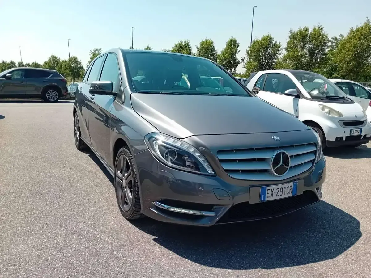 Usata Mercedes B180 Premium 109 CV (80 kW) 2014 Grigio Utilitaria