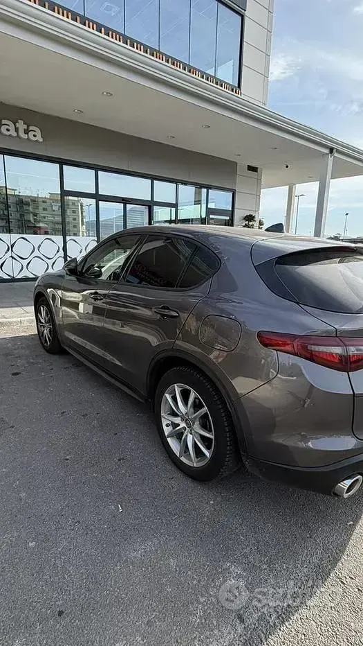 Usata Alfa Romeo Stelvio 190 CV (139 kW) 2021 Grigio SUV