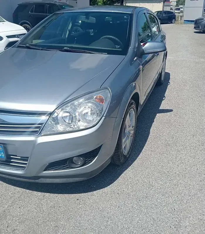 Usata Opel Astra Cosmo 116 CV (85 kW) 2009 Berlina