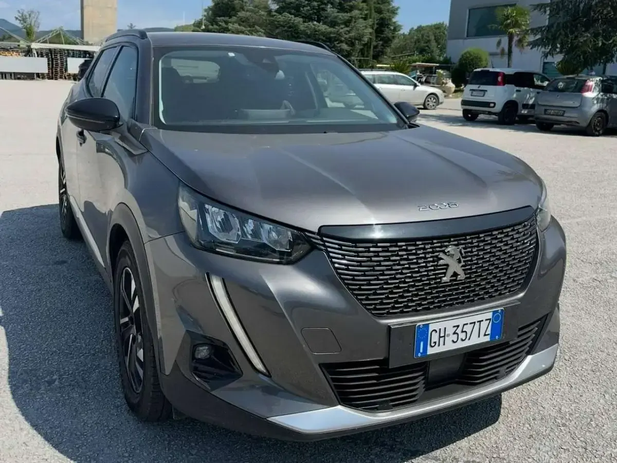 Usata Peugeot 2008 Allure 131 CV (96 kW) 2022 Grigio SUV