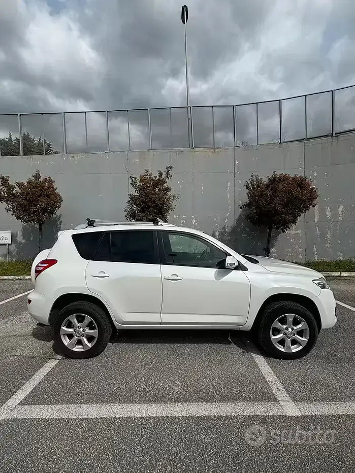 Usata Toyota RAV4 150 CV (110 kW) 2011 Bianco SUV