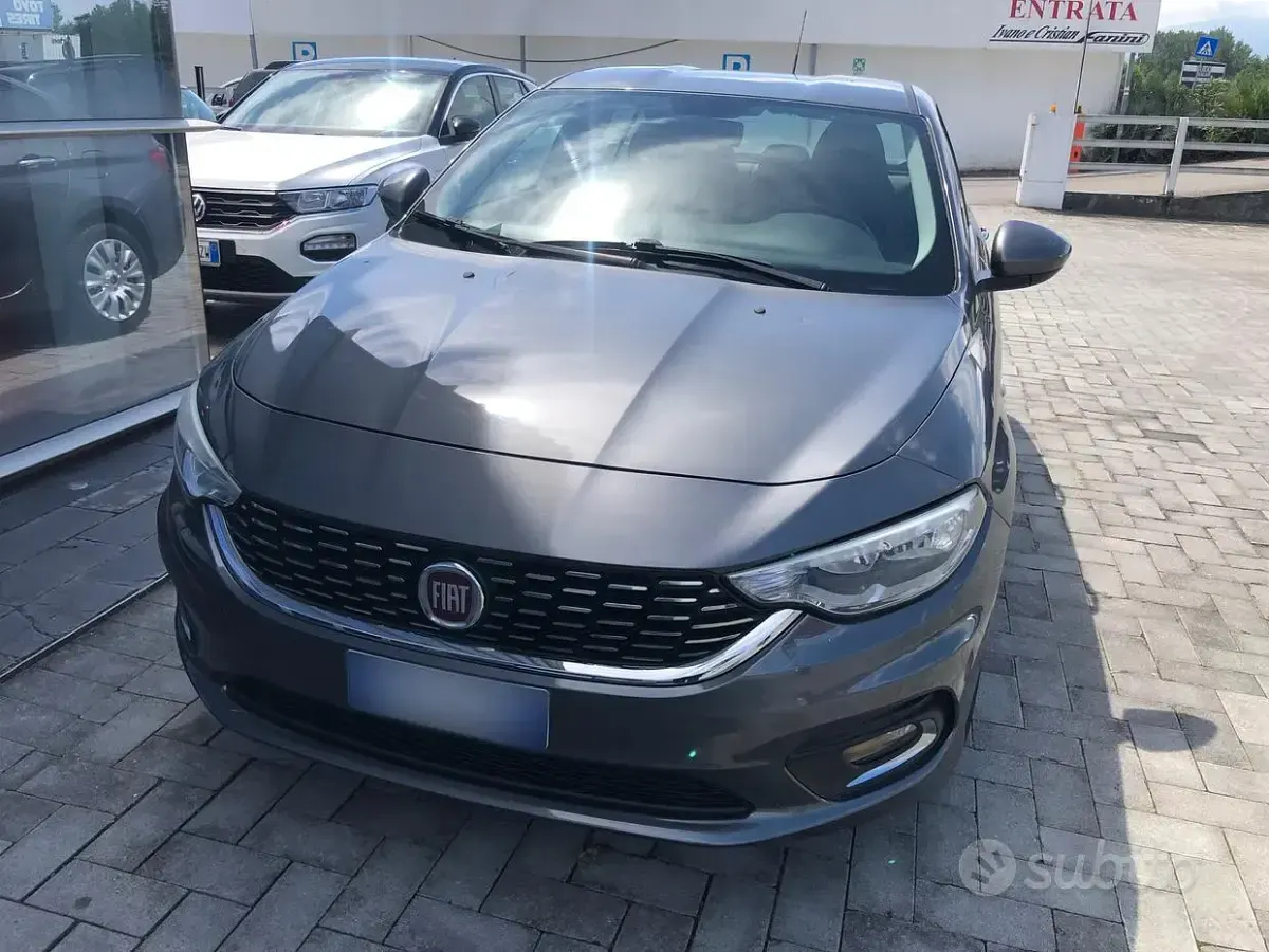 Usata Fiat Tipo Lounge 95 CV (69 kW) 2018 Grigio Berlina