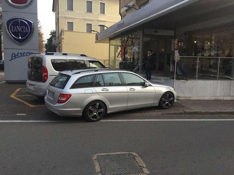 Begagnad Mercedes C220 170 HK (125 kW) 2012 Silver Kombi