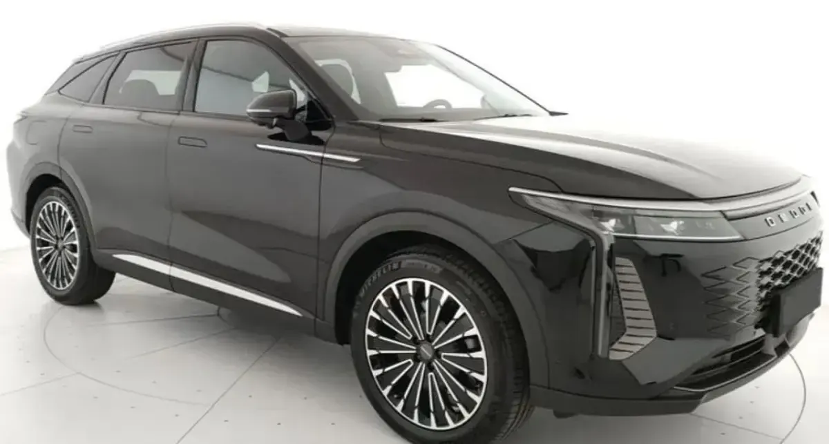 Usata Omoda 9 537 CV (394 kW) 2025 Nero SUV