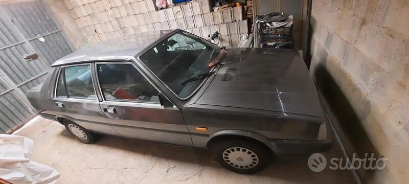 Usata Lancia Prisma 77 CV (56 kW) 1987 Grigio Berlina