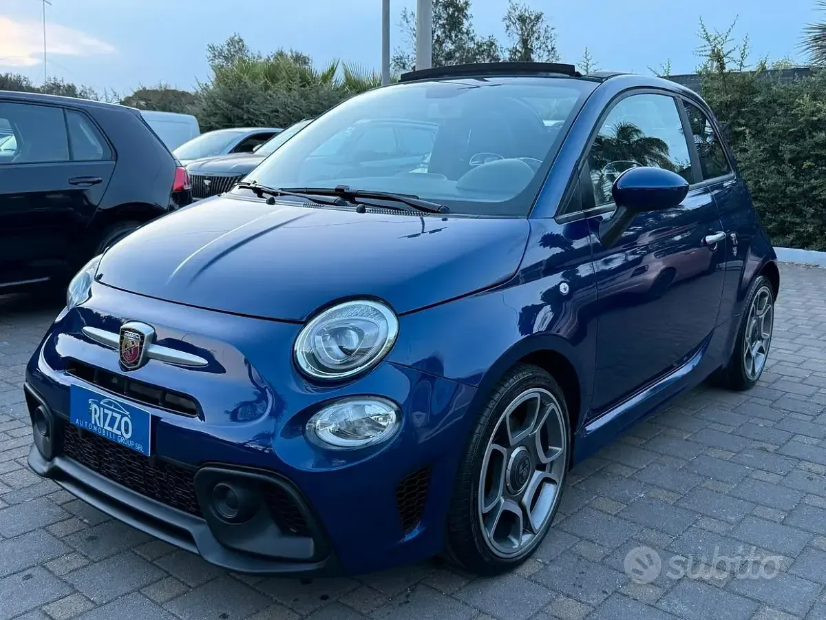 Usata Abarth 595C 136 CV (100 kW) 2021 Bluazzurro Cabrio