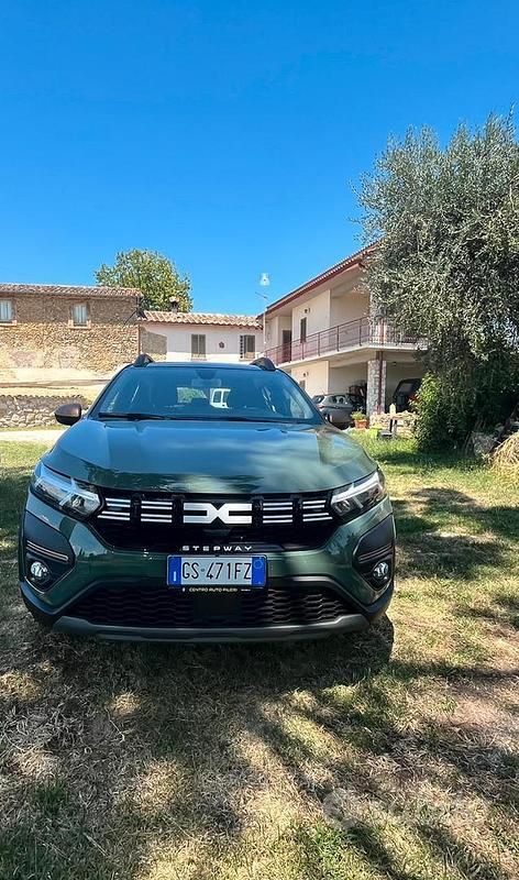 Verde Usata 2024 Dacia Sandero Extreme Due volumi | 15.500 € (Buon prezzo) - Immagine 1/4