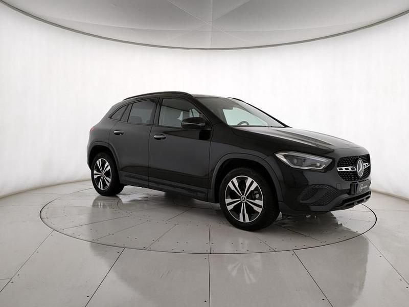 Nero Usata 2023 Mercedes GLA180 SUV | 30.900 € (Buon prezzo) - Immagine 1/4