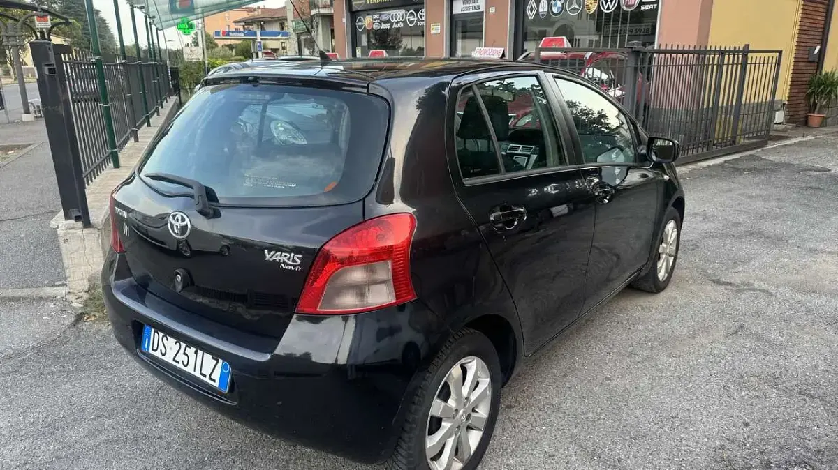 Usata Toyota Yaris 87 CV (63 kW) 2008 Nero Utilitaria
