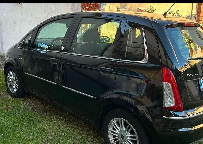 Usata Lancia Musa 77 CV (56 kW) 2010 Nero Monovolume