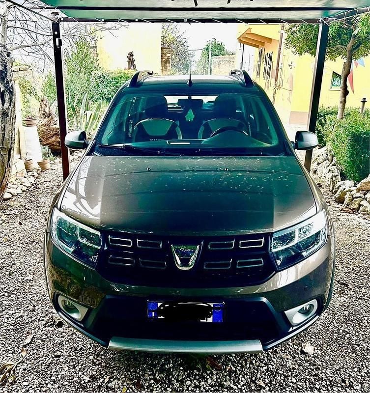 Marrone Usata 2020 Dacia Sandero Comfort Due volumi | 9000 € (Buon prezzo) - Immagine 1/4
