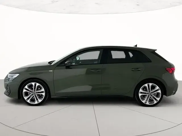 Usata Audi A3 S-Line 150 CV (110 kW) 2025 Verde distretto metallizzato Berlina
